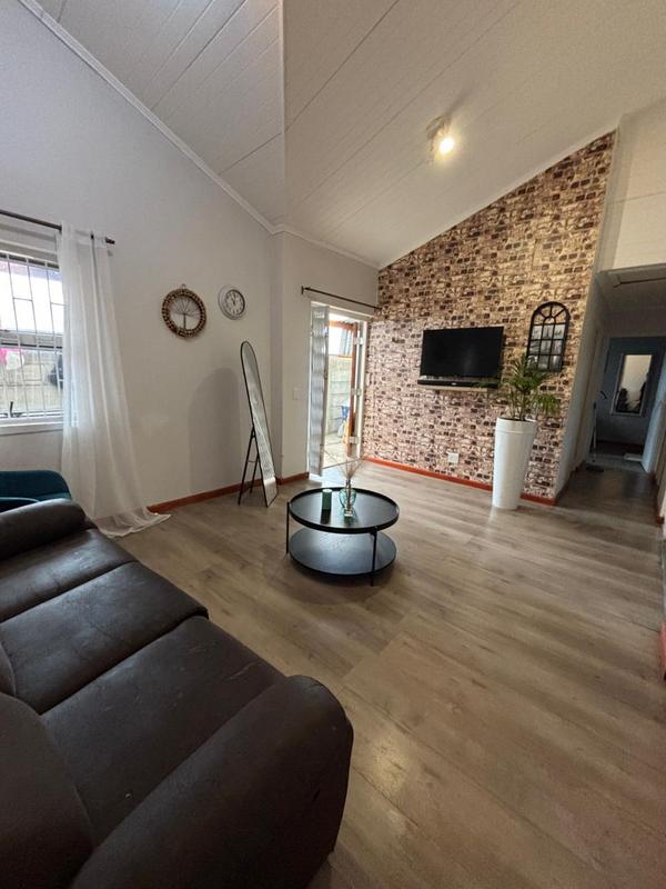2 Bedroom Property for Sale in Mitchells Plain Central Western Cape